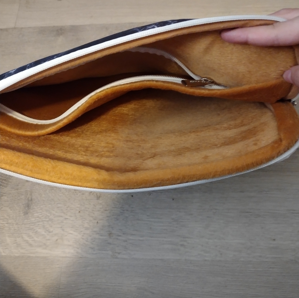 Tablet Bag - Picture 3 of 3